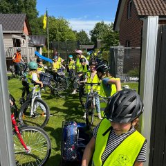 The children get ready for the return journey.