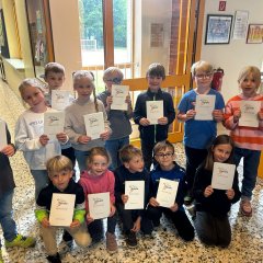 Children in the first grades who won a certificate of honor.