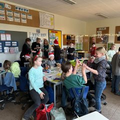 Children in class 4a doing handicrafts.