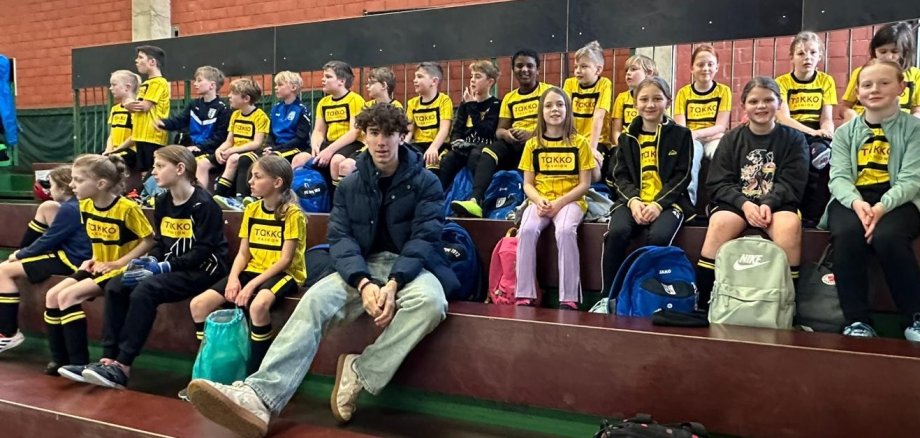 The children wait in the stands for their first assignment.