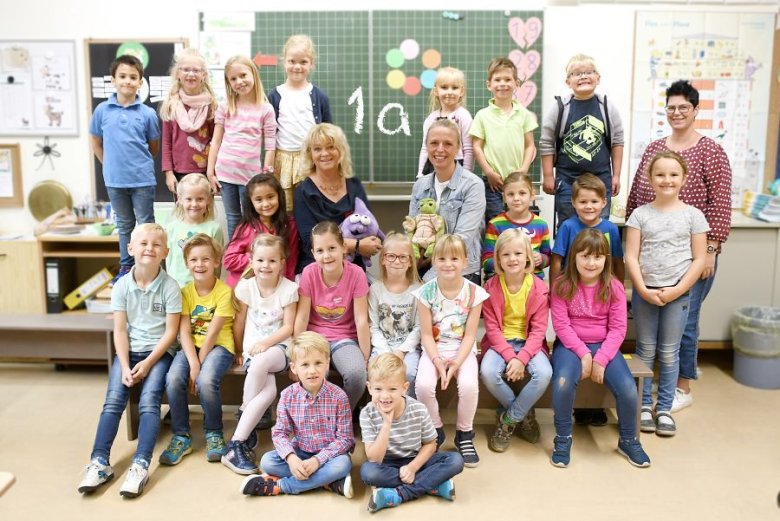 Children with their class teachers and the class animal