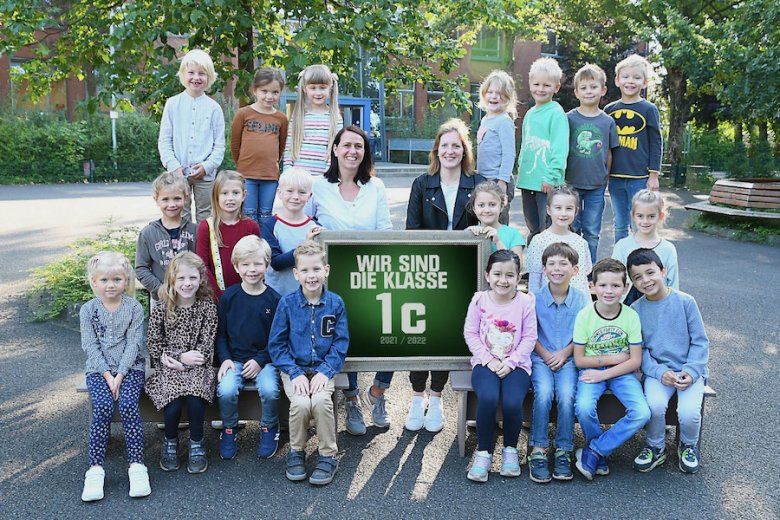 Children with their class teachers and the class animal