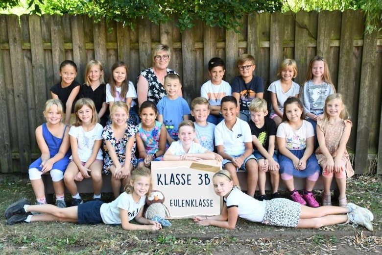 Children with their class teachers and the class animal