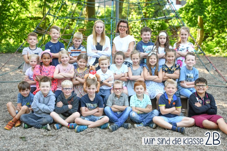 Children of the kangaroo class with their class teacher and the class animal