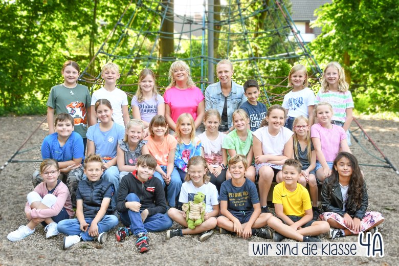 Children of the turtle class with their class teachers and the class animal