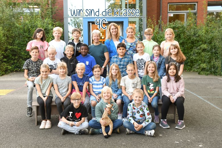 Children in the giraffe class with their class teacher and the class animal