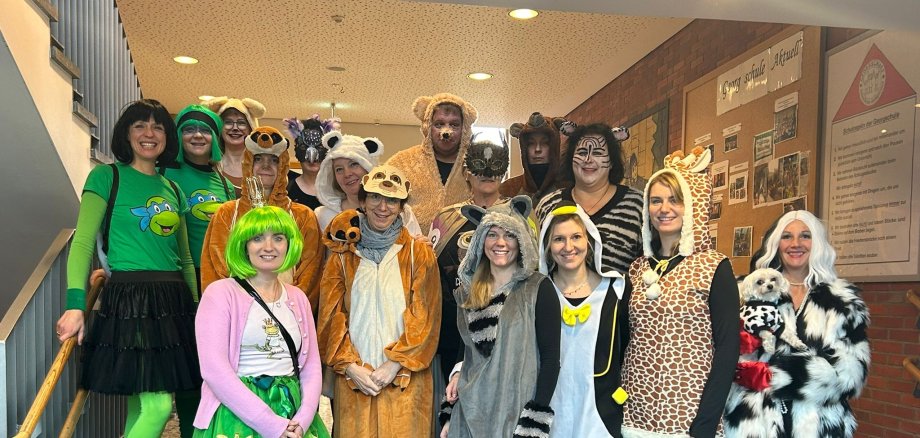 El equipo de la Georgschule con sus trajes típicos de cada curso.