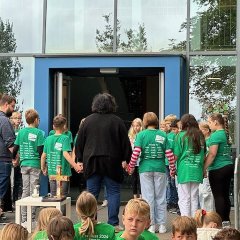 I bambini e gli insegnanti della classe 4c sono benedetti.