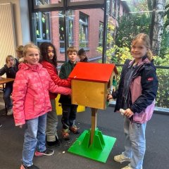 Kinderen in klas 4a ontdekken de voeldoos.