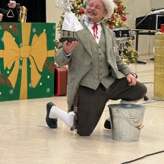 Godfather Drosselmeier op het podium met de Suikerfee.