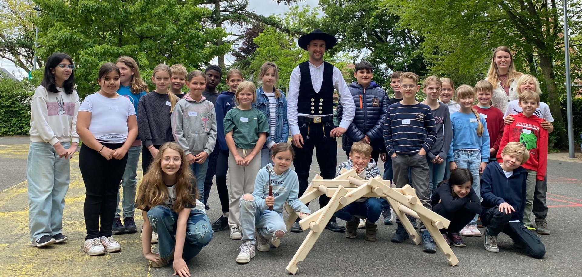 Groepsfoto van klas 4c met Mr Berning.