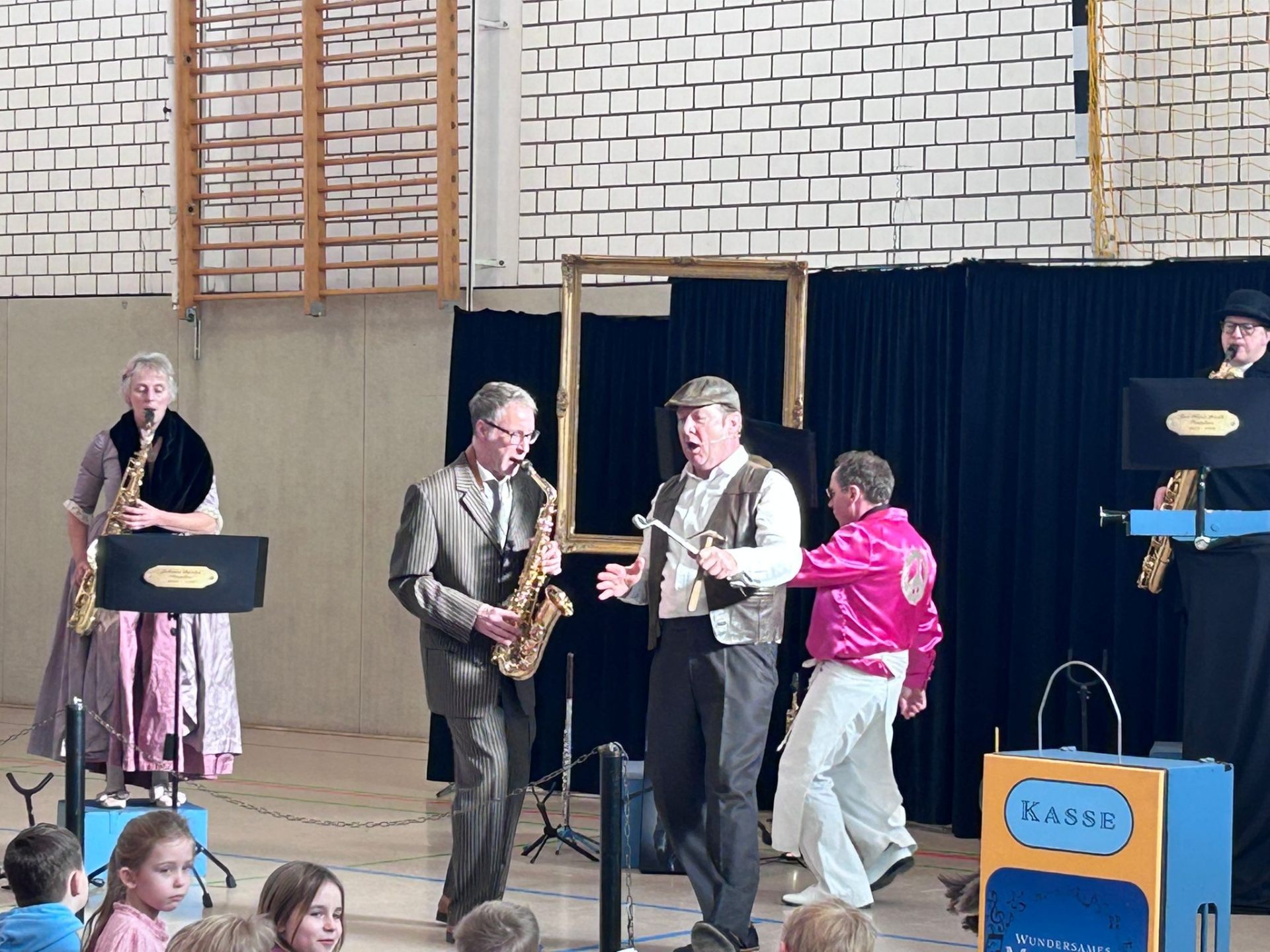 De meesterdetective en het spokenkwartet.