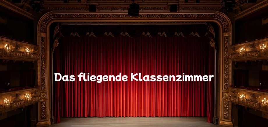 Scena teatralna z napisem "Latająca klasa".