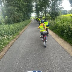 Mergeți cu bicicleta spre Ochtrup.