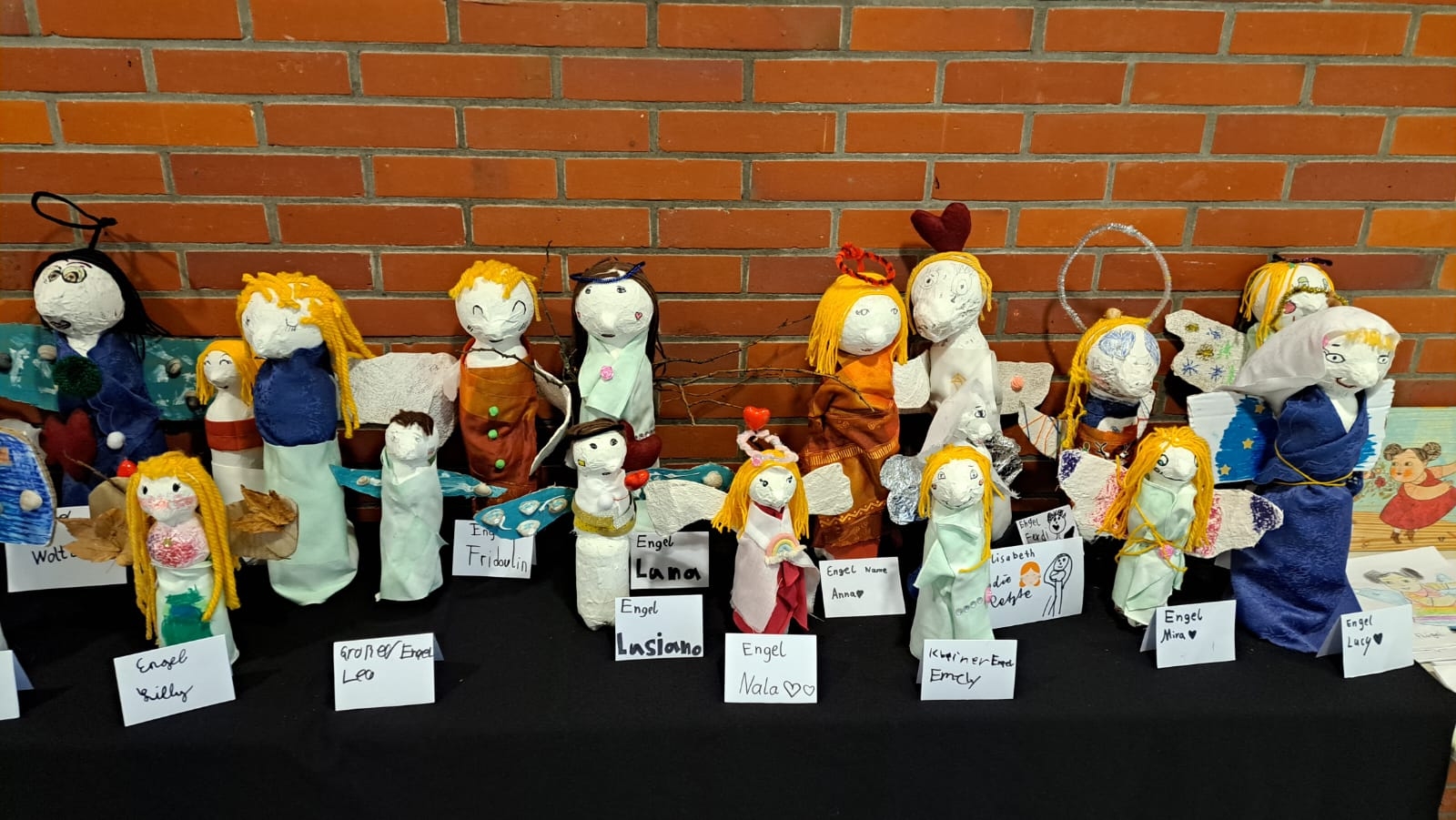 Înger realizat din papier-mâché