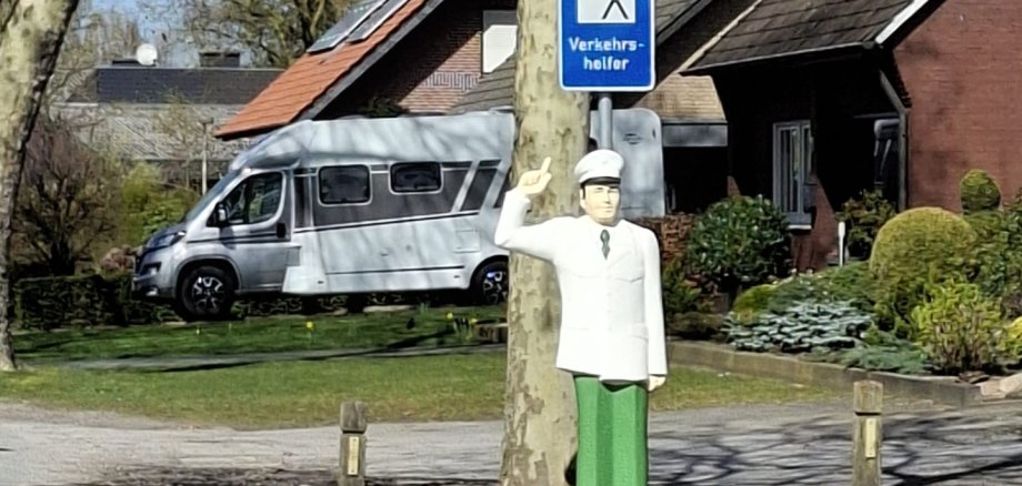 Trimitere la asistenții de trafic.