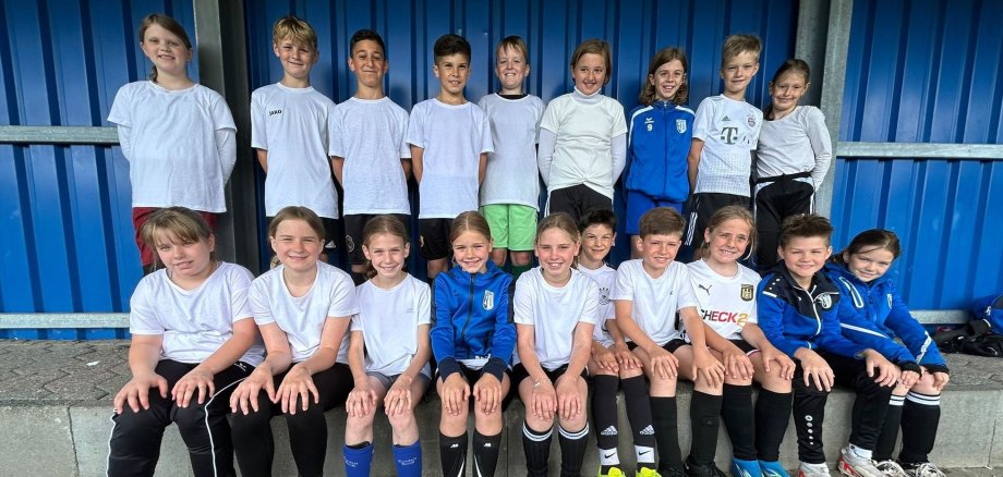 Spelare för Georgschule vid Stadtwerke Primary School Cup.